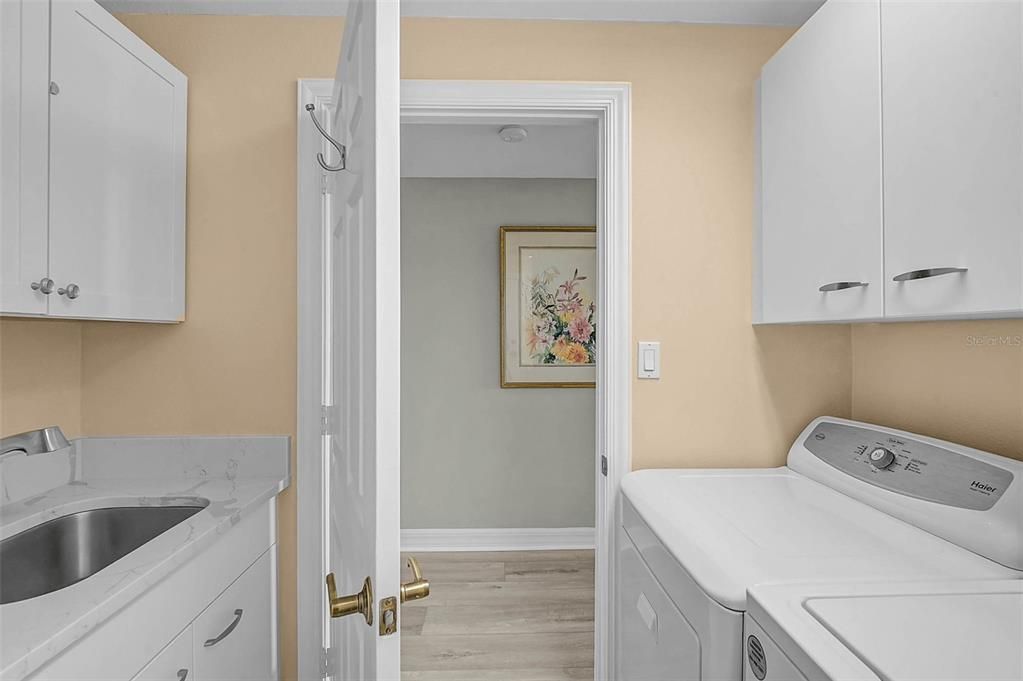 Active With Contract: $889,000 (3 beds, 3 baths, 2778 Square Feet)