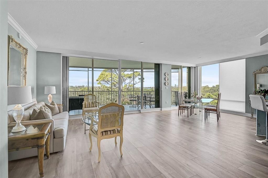 Active With Contract: $889,000 (3 beds, 3 baths, 2778 Square Feet)