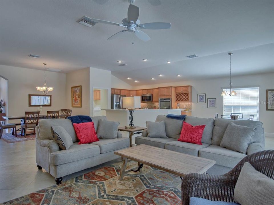 En Renta: $5,550 (3 camas, 2 baños, 2106 Pies cuadrados)