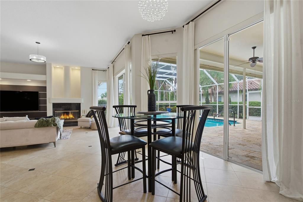 En Venta: $894,000 (4 camas, 3 baños, 2839 Pies cuadrados)