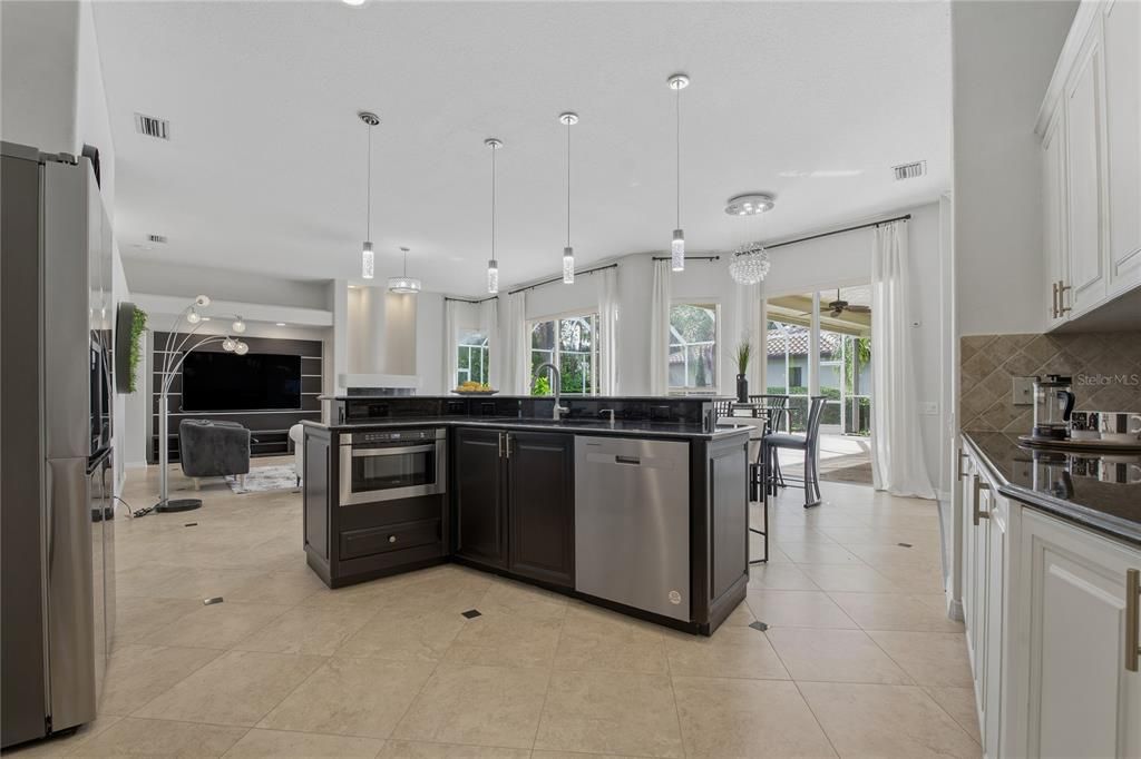 En Venta: $894,000 (4 camas, 3 baños, 2839 Pies cuadrados)