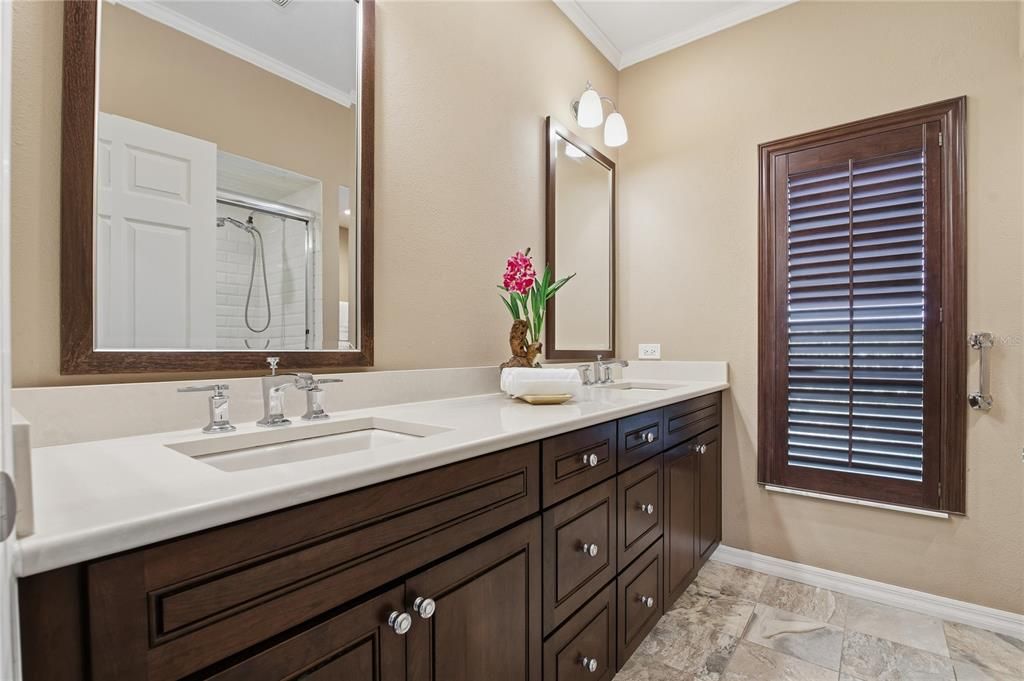 En Venta: $894,000 (4 camas, 3 baños, 2839 Pies cuadrados)