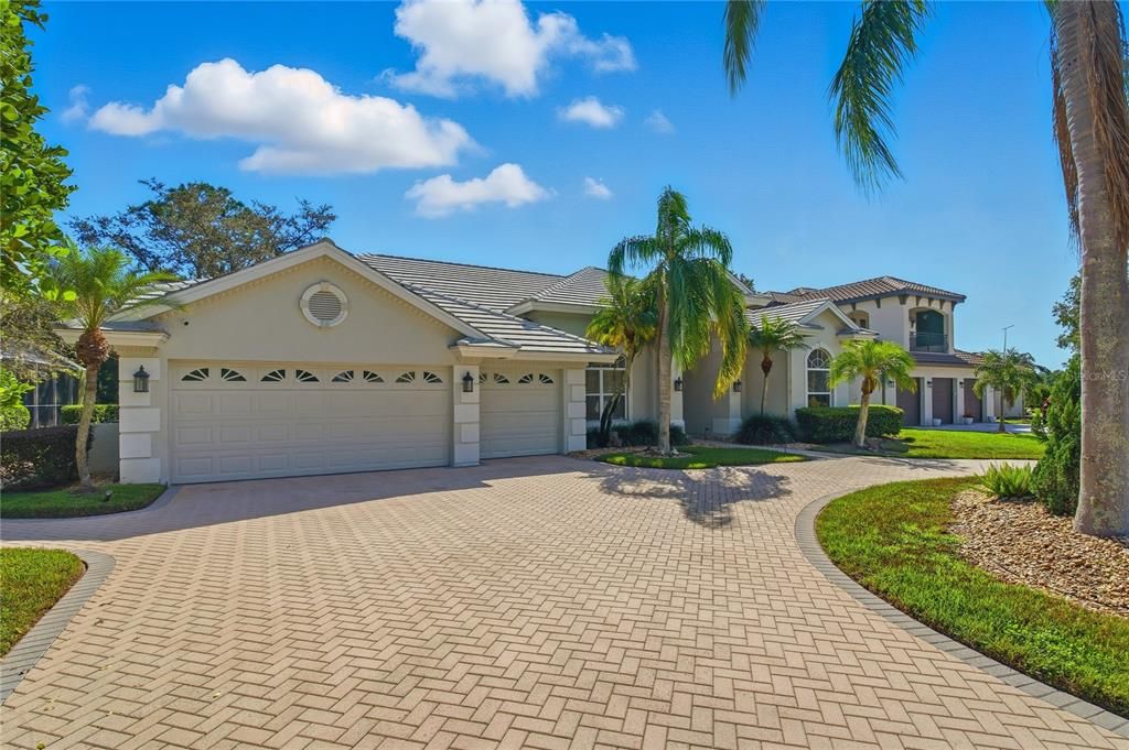 En Venta: $894,000 (4 camas, 3 baños, 2839 Pies cuadrados)