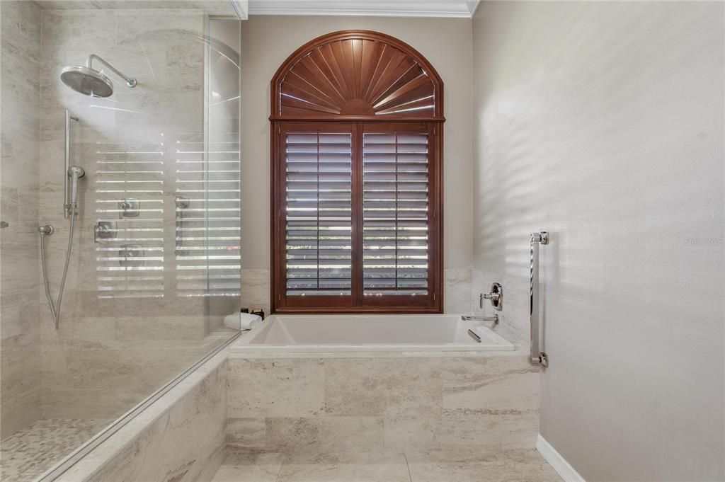 En Venta: $894,000 (4 camas, 3 baños, 2839 Pies cuadrados)