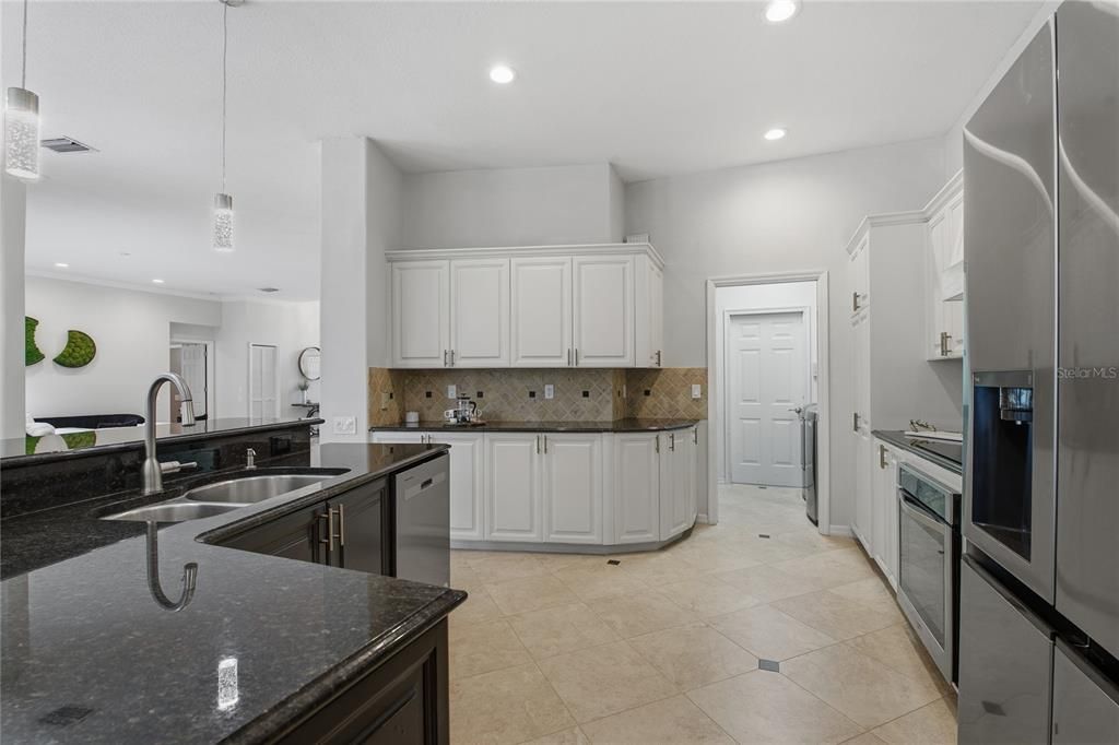 En Venta: $894,000 (4 camas, 3 baños, 2839 Pies cuadrados)