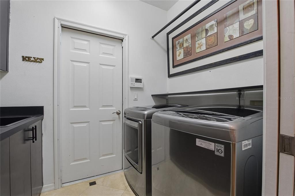 En Venta: $894,000 (4 camas, 3 baños, 2839 Pies cuadrados)