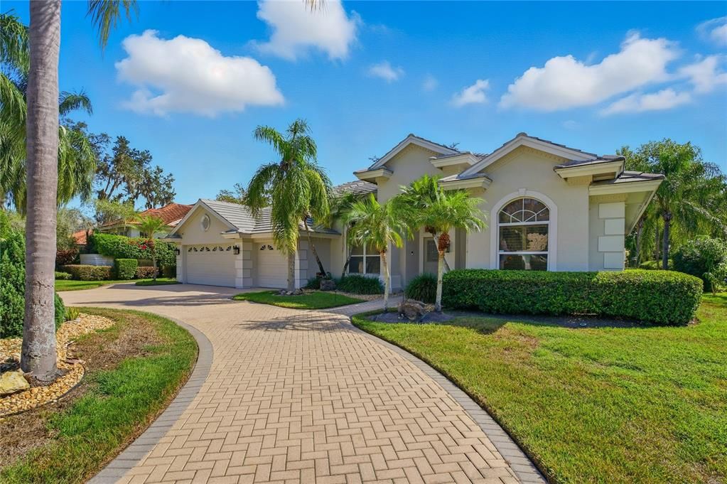 En Venta: $894,000 (4 camas, 3 baños, 2839 Pies cuadrados)