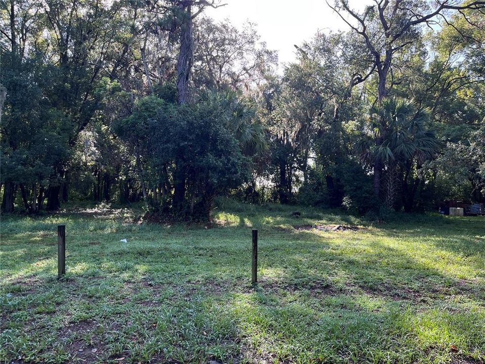 На продажу: $525,000 (2.09 acres)