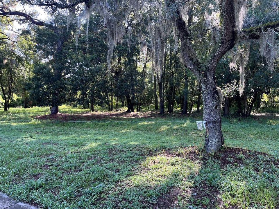 На продажу: $525,000 (2.09 acres)