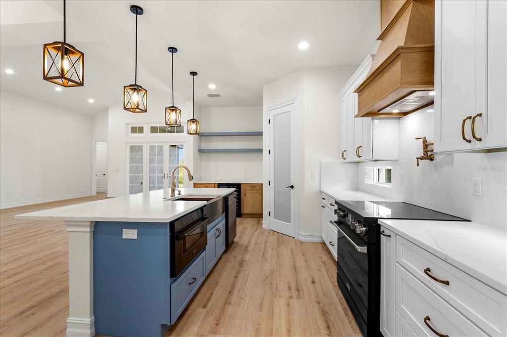 На продажу: $699,000 (3 спален, 3 ванн, 2407 Квадратных фут)