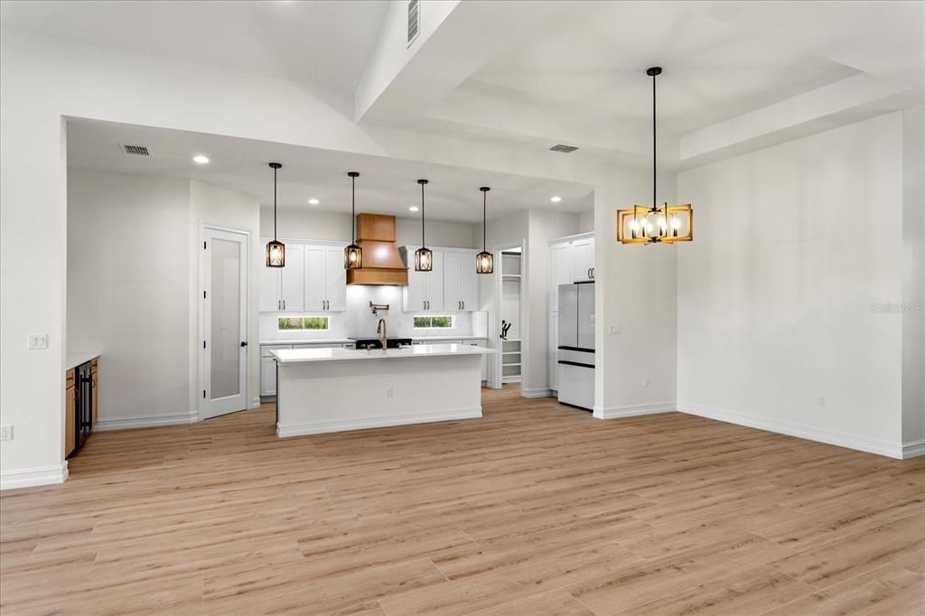 На продажу: $699,000 (3 спален, 3 ванн, 2407 Квадратных фут)