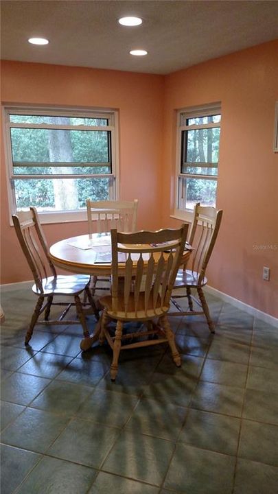 出租: $2,695 (4 贝兹, 2 浴室, 2386 平方英尺)