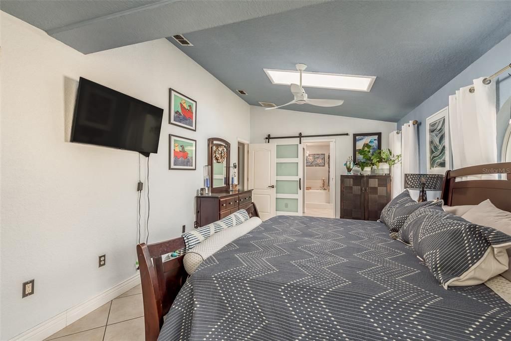 For Sale: $835,000 (3 beds, 2 baths, 2484 Square Feet)