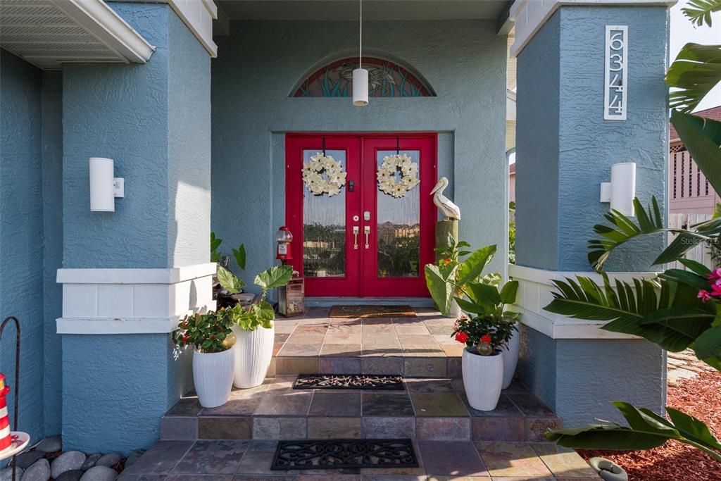 For Sale: $835,000 (3 beds, 2 baths, 2484 Square Feet)