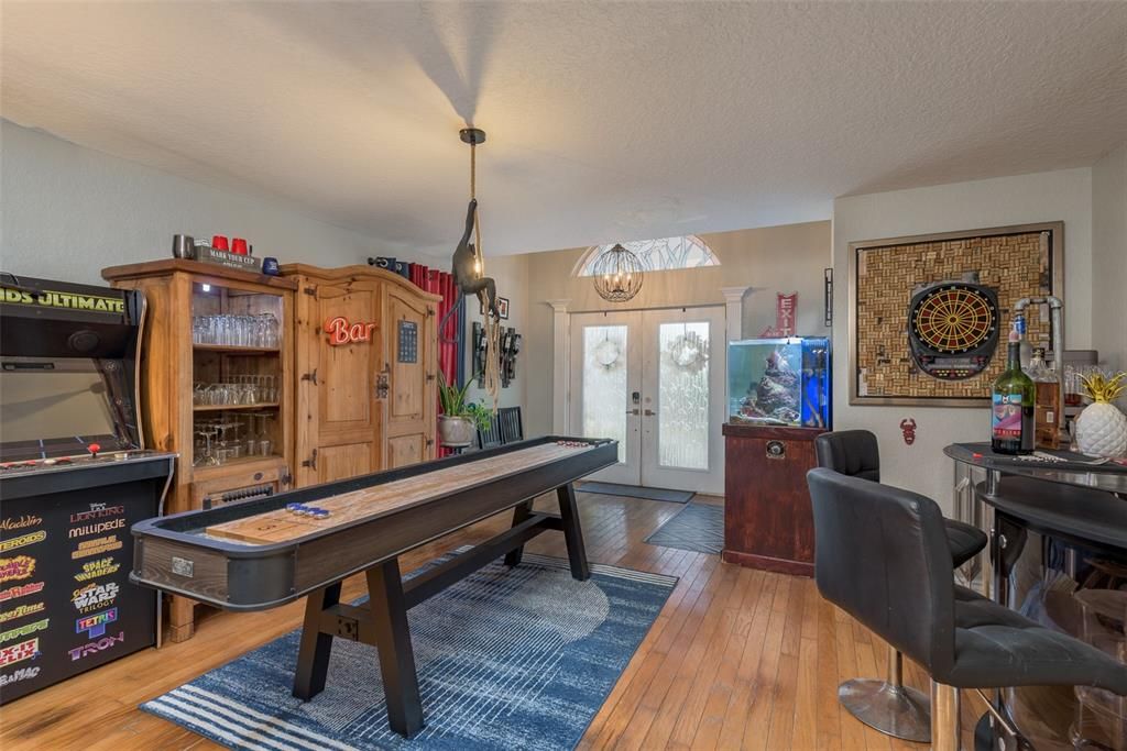 For Sale: $835,000 (3 beds, 2 baths, 2484 Square Feet)