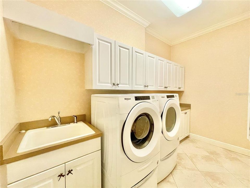 待售: $999,900 (5 贝兹, 3 浴室, 4820 平方英尺)