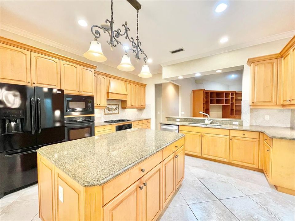 待售: $999,900 (5 贝兹, 3 浴室, 4820 平方英尺)