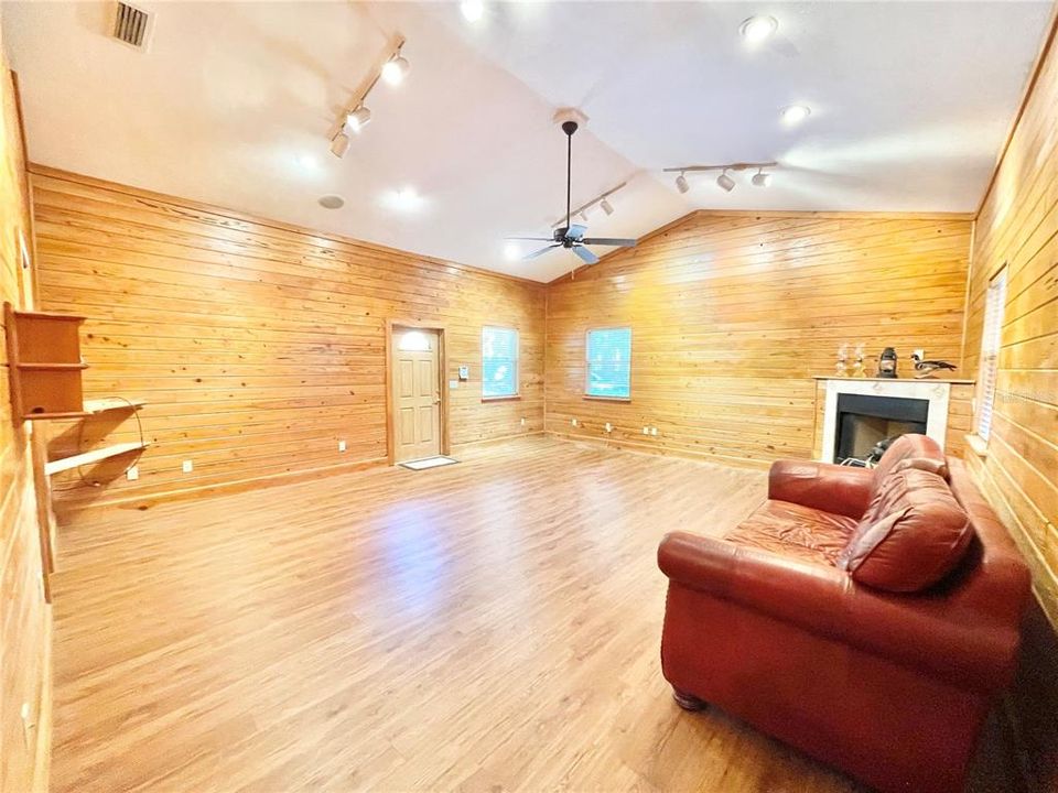 待售: $999,900 (5 贝兹, 3 浴室, 4820 平方英尺)