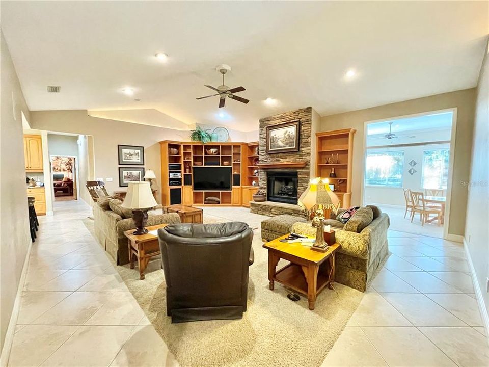 待售: $999,900 (5 贝兹, 3 浴室, 4820 平方英尺)