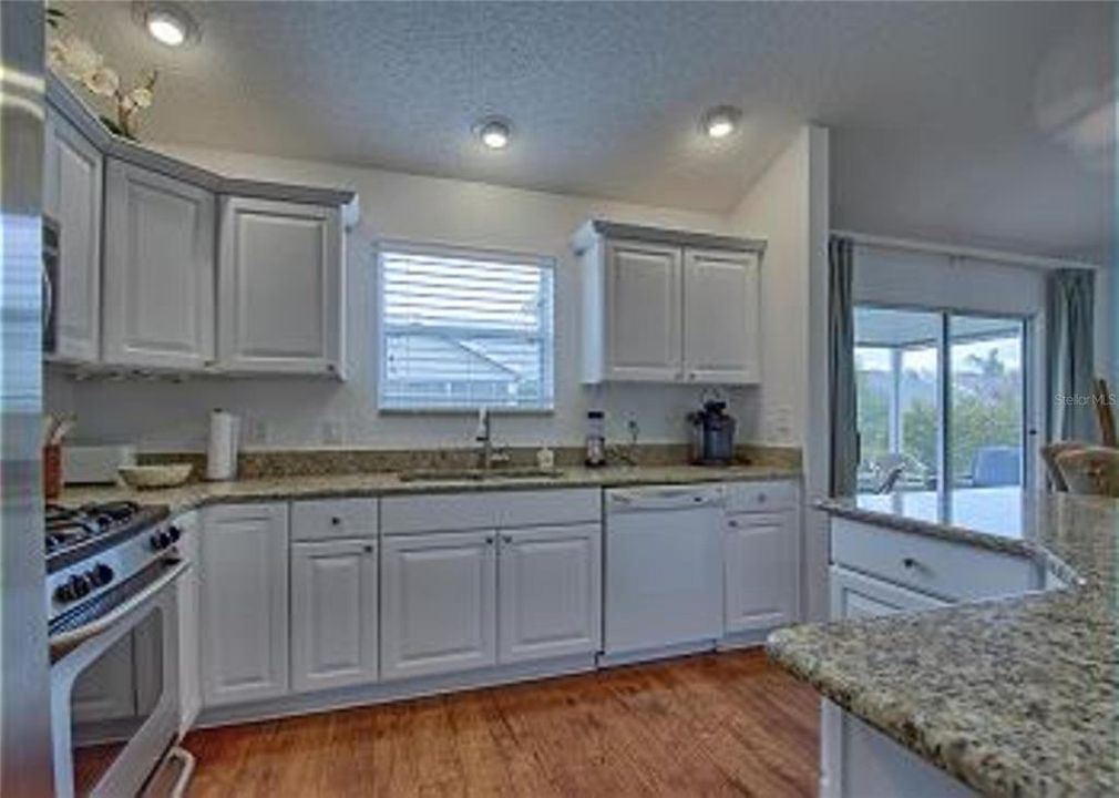 For Rent: $2,480 (3 beds, 2 baths, 1392 Square Feet)