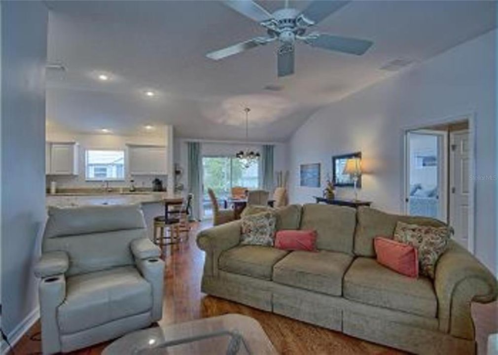 For Rent: $2,480 (3 beds, 2 baths, 1392 Square Feet)