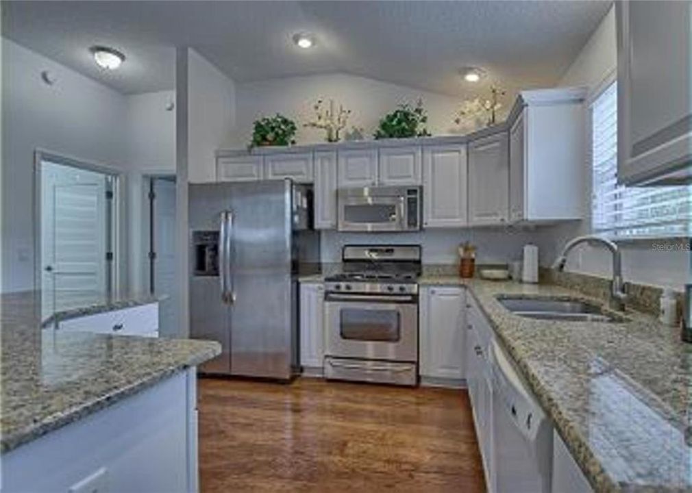 For Rent: $2,480 (3 beds, 2 baths, 1392 Square Feet)