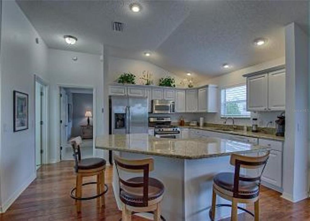 For Rent: $2,480 (3 beds, 2 baths, 1392 Square Feet)