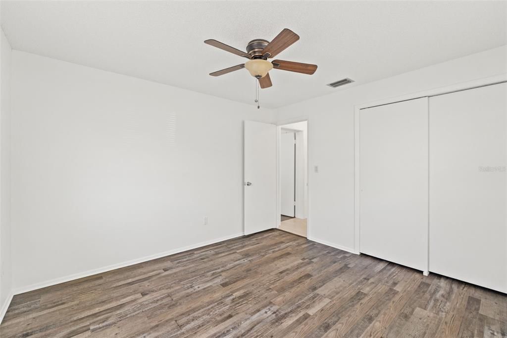 For Sale: $227,000 (2 beds, 1 baths, 1016 Square Feet)