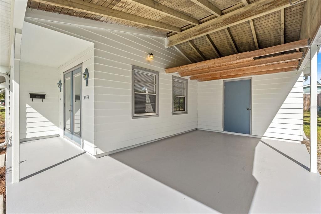 For Sale: $227,000 (2 beds, 1 baths, 1016 Square Feet)