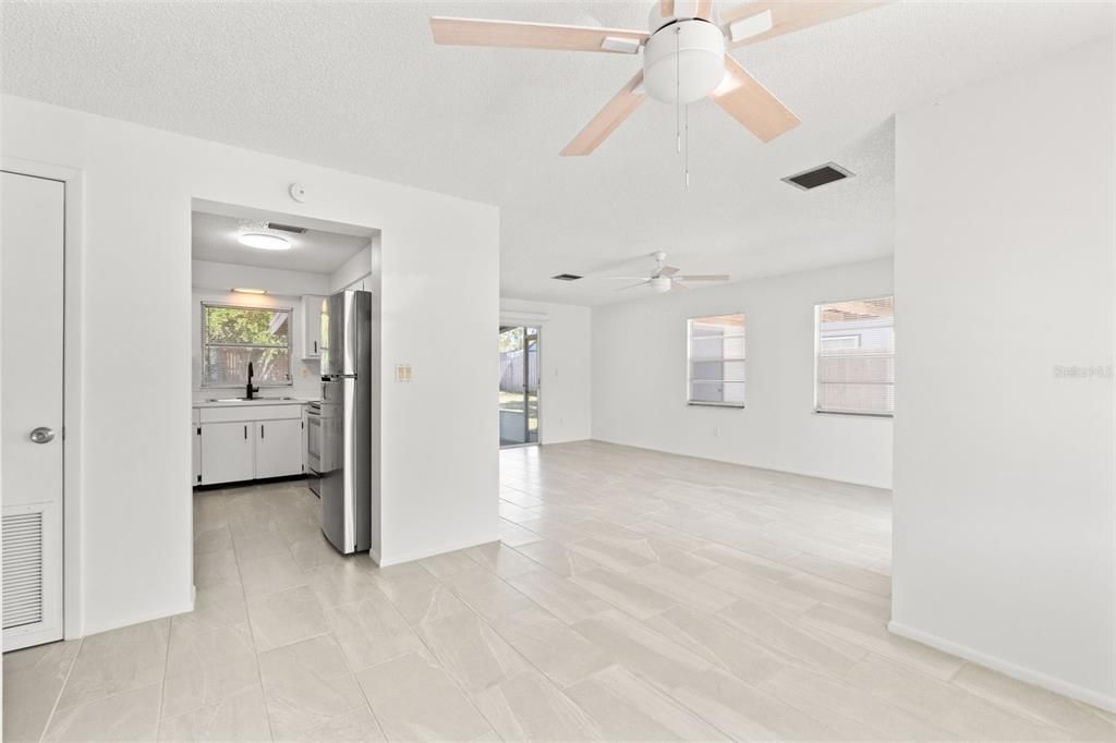 For Sale: $227,000 (2 beds, 1 baths, 1016 Square Feet)