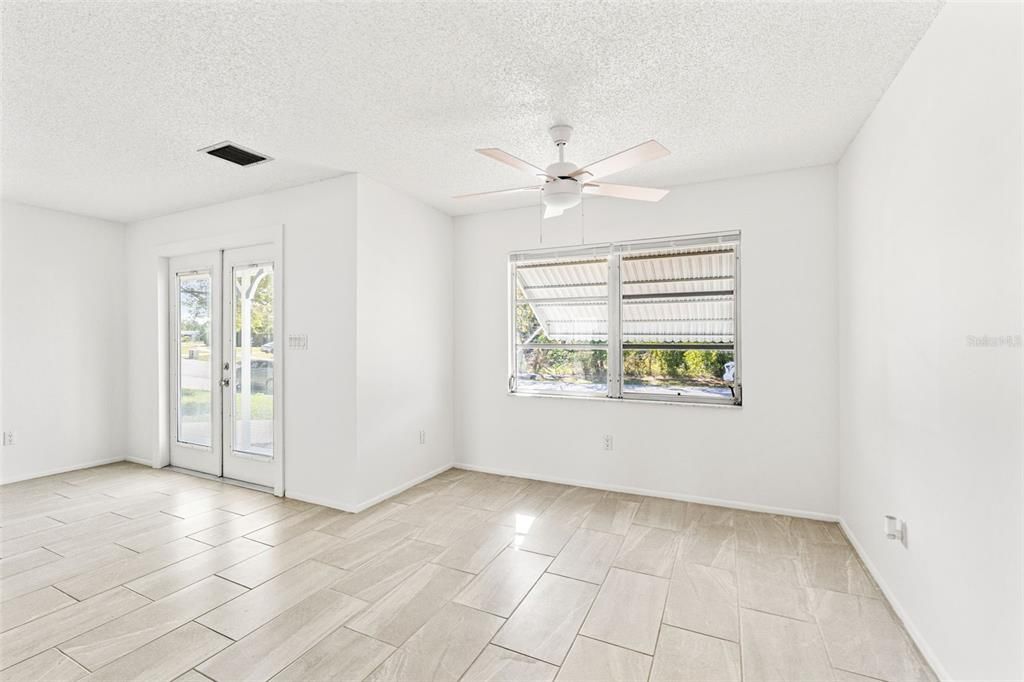 For Sale: $227,000 (2 beds, 1 baths, 1016 Square Feet)