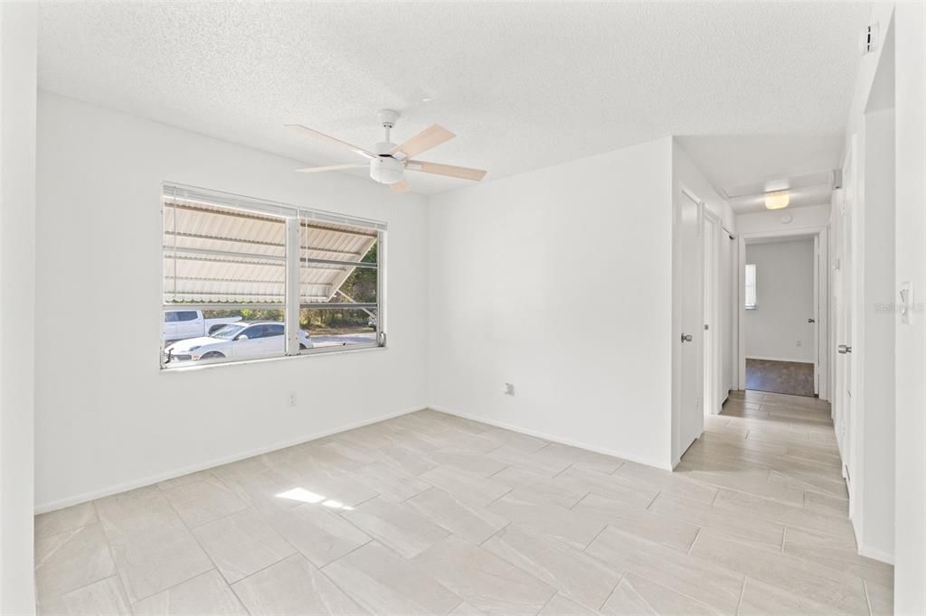 For Sale: $227,000 (2 beds, 1 baths, 1016 Square Feet)