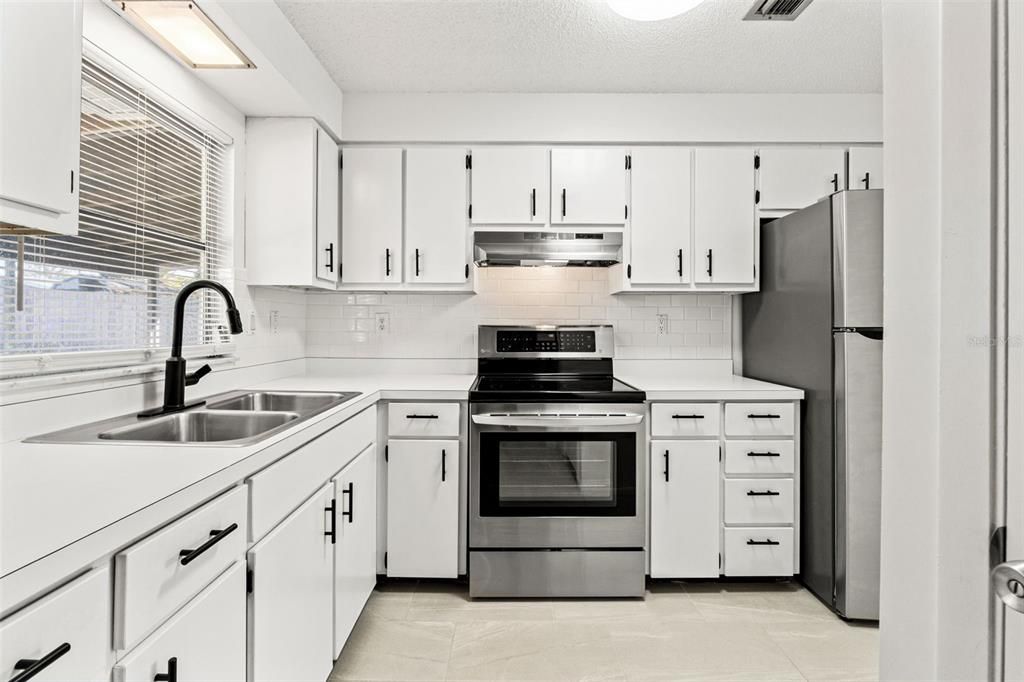 For Sale: $227,000 (2 beds, 1 baths, 1016 Square Feet)