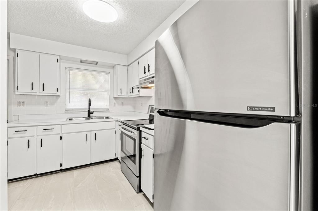 For Sale: $227,000 (2 beds, 1 baths, 1016 Square Feet)