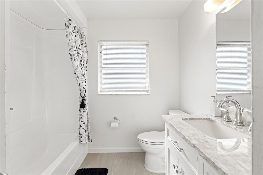 For Sale: $227,000 (2 beds, 1 baths, 1016 Square Feet)