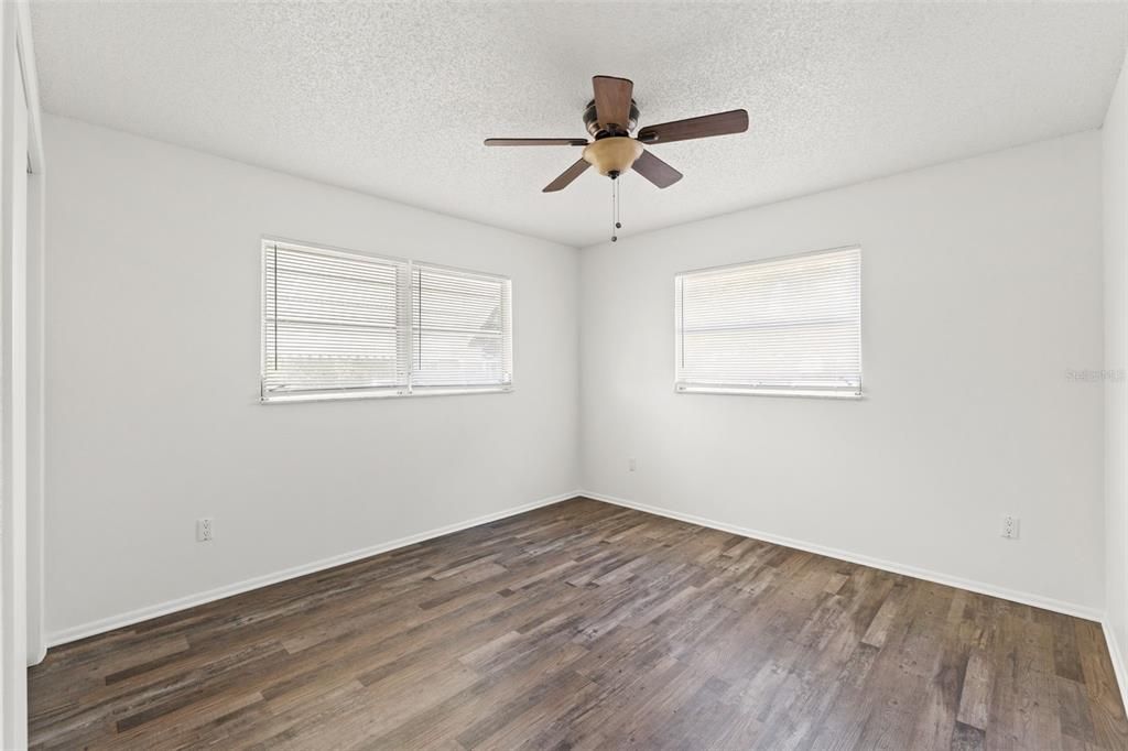 For Sale: $227,000 (2 beds, 1 baths, 1016 Square Feet)