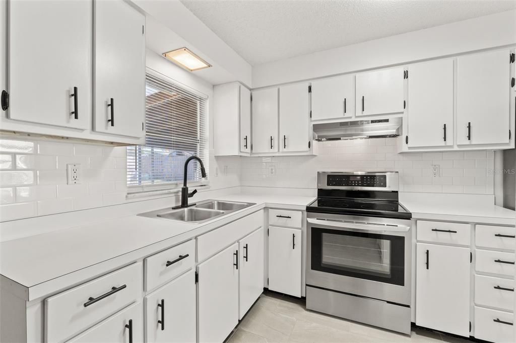 For Sale: $227,000 (2 beds, 1 baths, 1016 Square Feet)