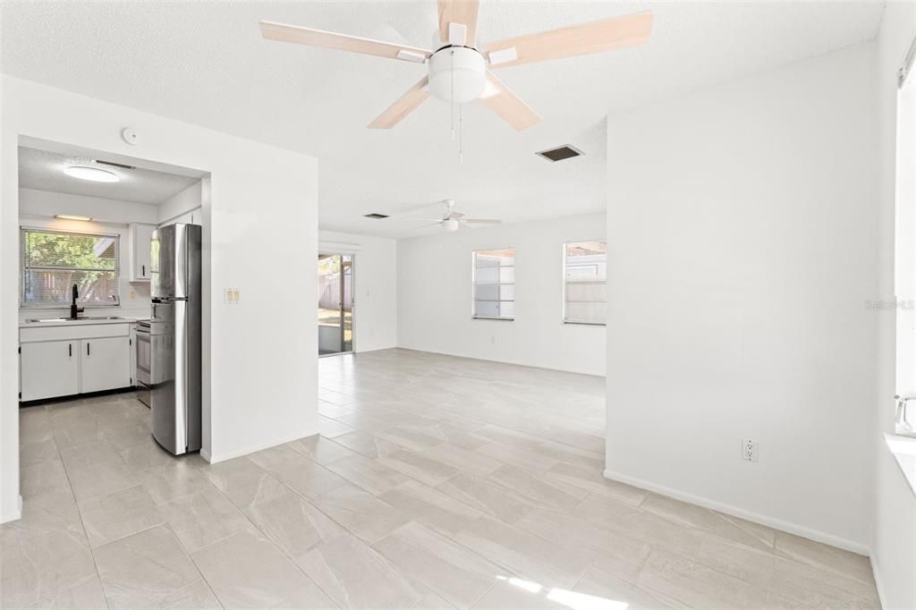 For Sale: $227,000 (2 beds, 1 baths, 1016 Square Feet)