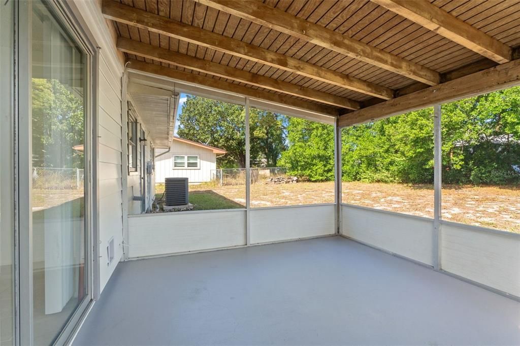 For Sale: $227,000 (2 beds, 1 baths, 1016 Square Feet)