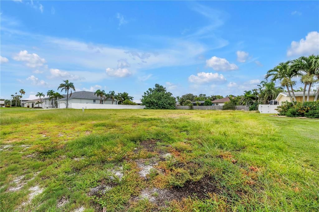 En Venta: $550,000 (0.22 acres)