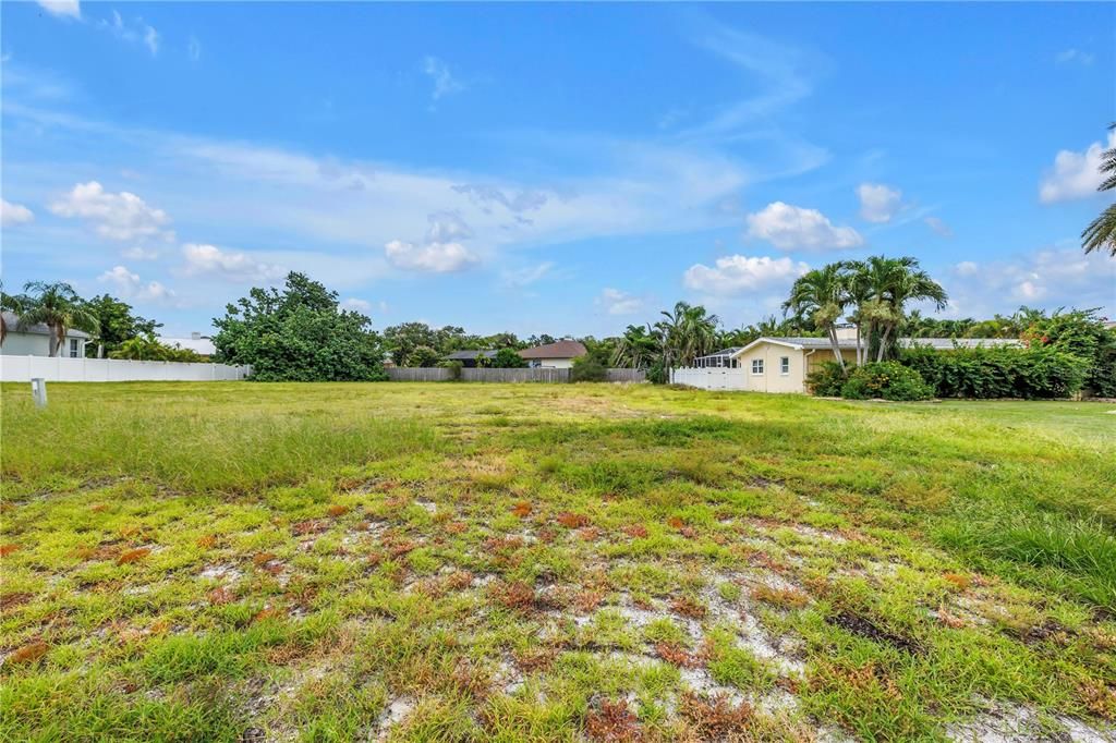 En Venta: $550,000 (0.22 acres)