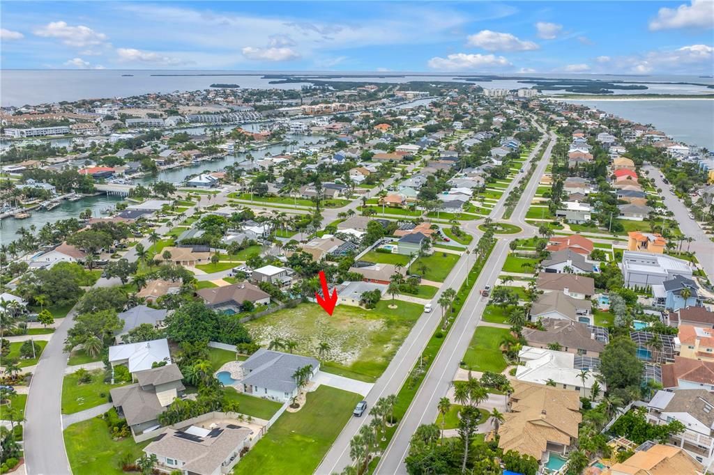 En Venta: $550,000 (0.22 acres)