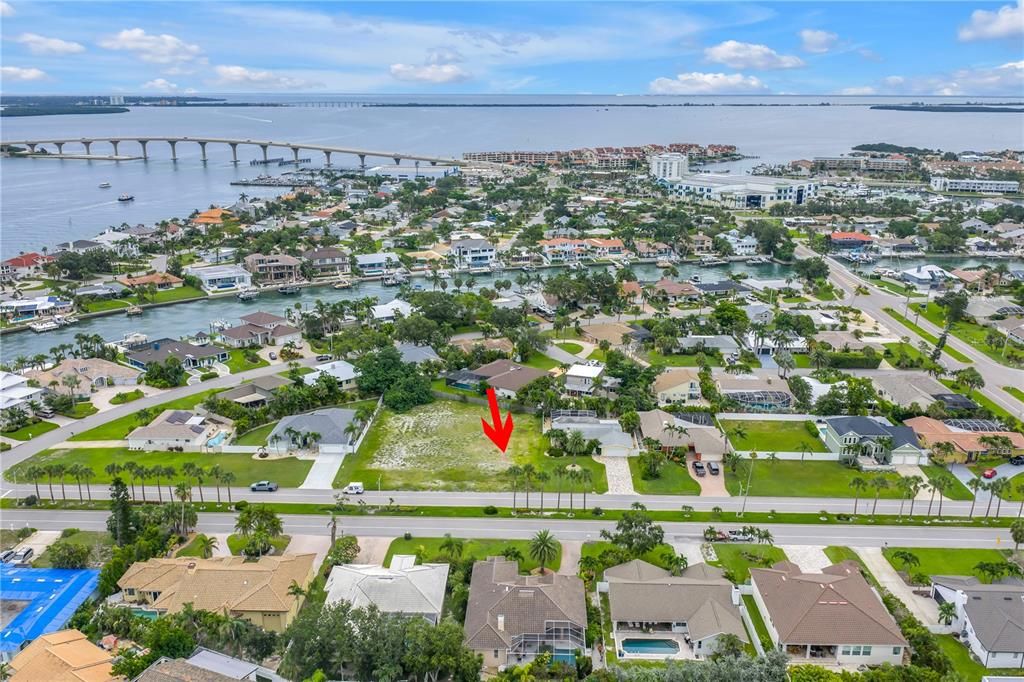 En Venta: $550,000 (0.22 acres)