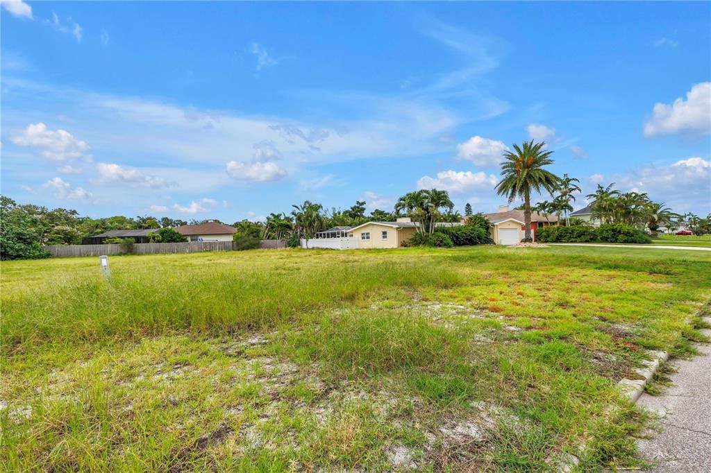 En Venta: $550,000 (0.22 acres)