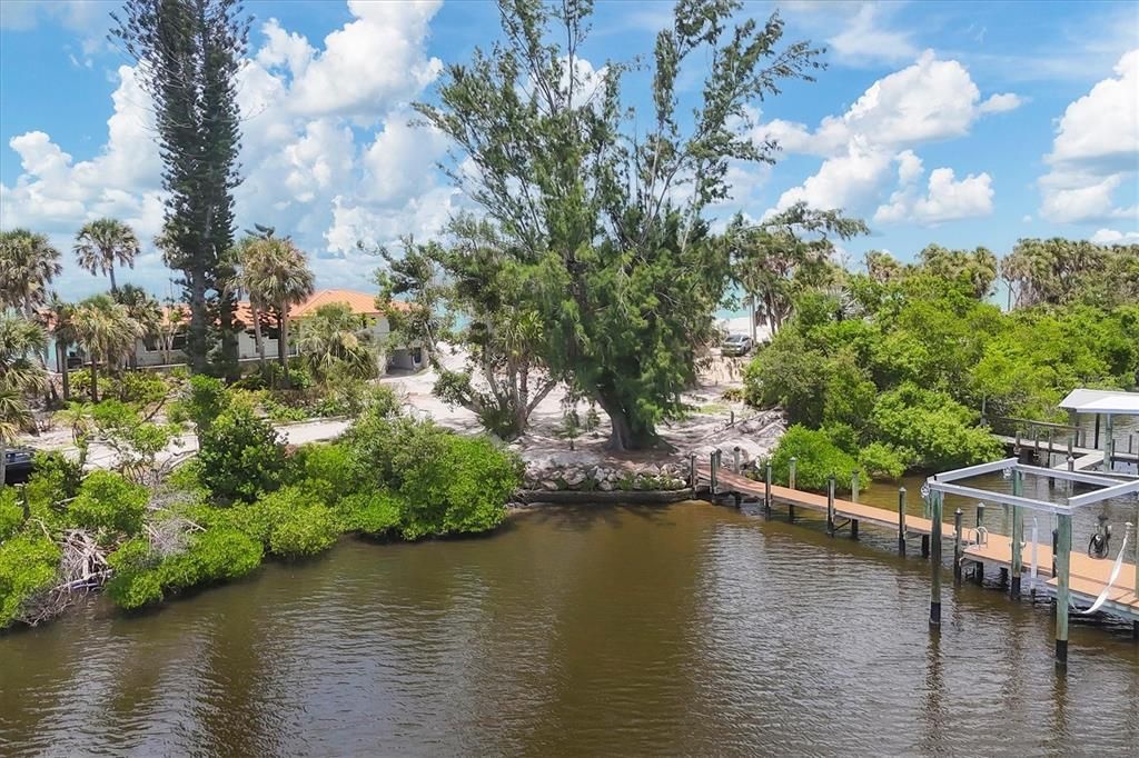 待售: $2,900,000 (0.92 acres)