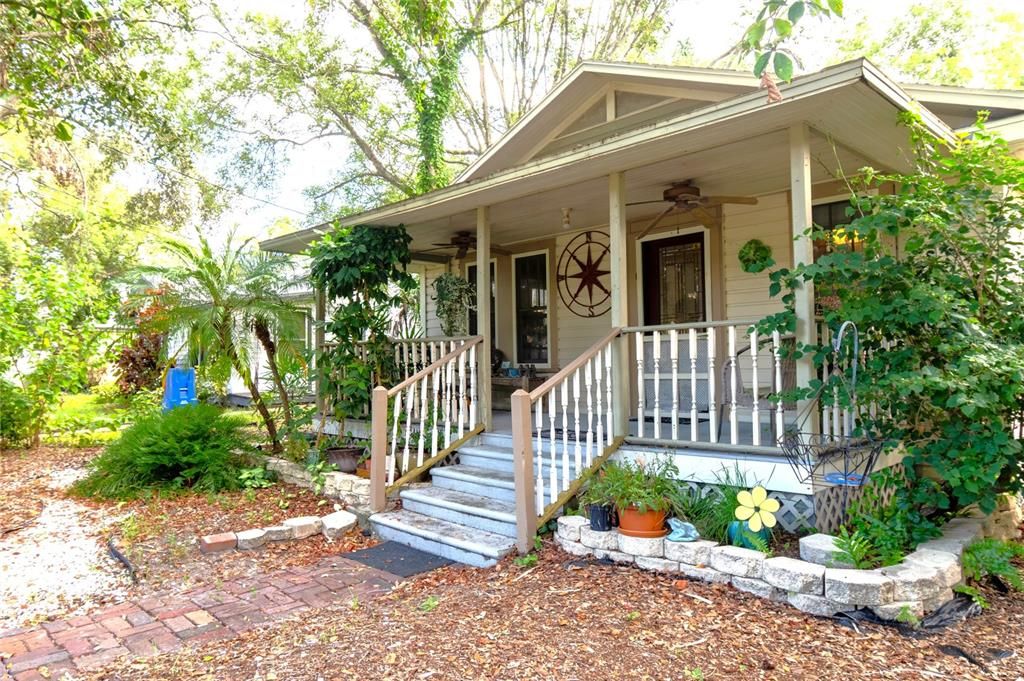 Activo con contrato: $270,000 (2 camas, 1 baños, 1232 Pies cuadrados)