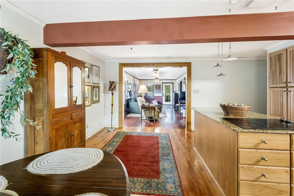 Activo con contrato: $270,000 (2 camas, 1 baños, 1232 Pies cuadrados)