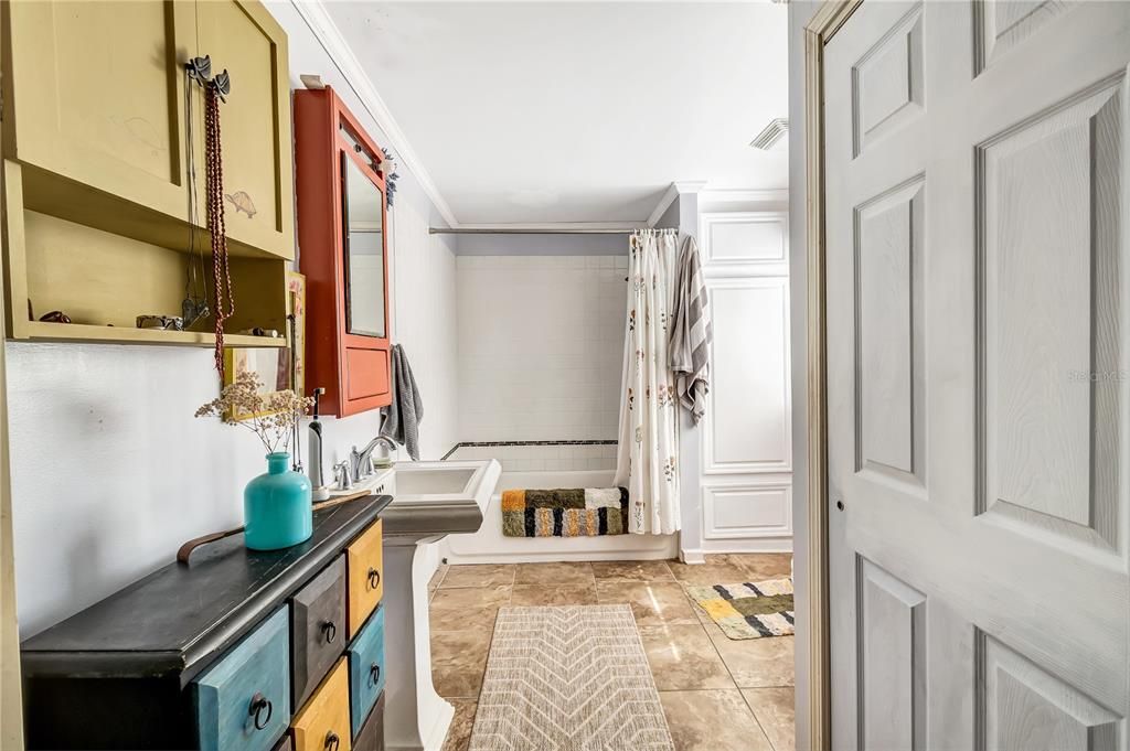 Activo con contrato: $270,000 (2 camas, 1 baños, 1232 Pies cuadrados)