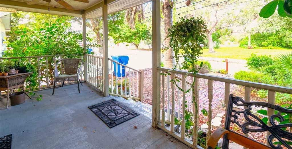 Activo con contrato: $270,000 (2 camas, 1 baños, 1232 Pies cuadrados)