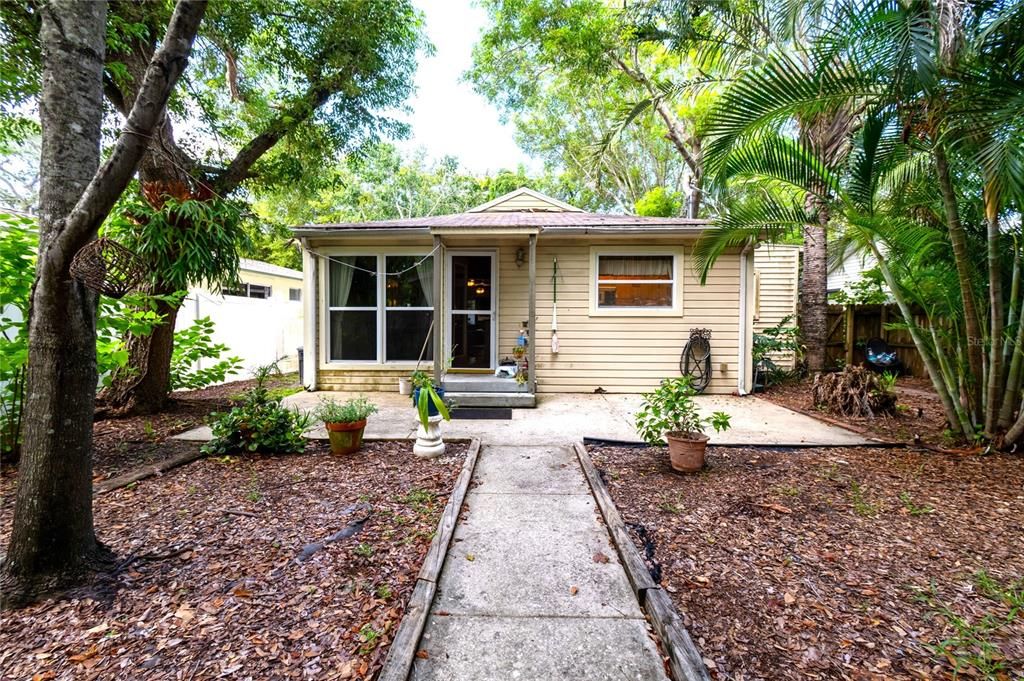 Activo con contrato: $270,000 (2 camas, 1 baños, 1232 Pies cuadrados)